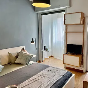 Apartament Cozy 3 Km Away From Duomo, Mediolan